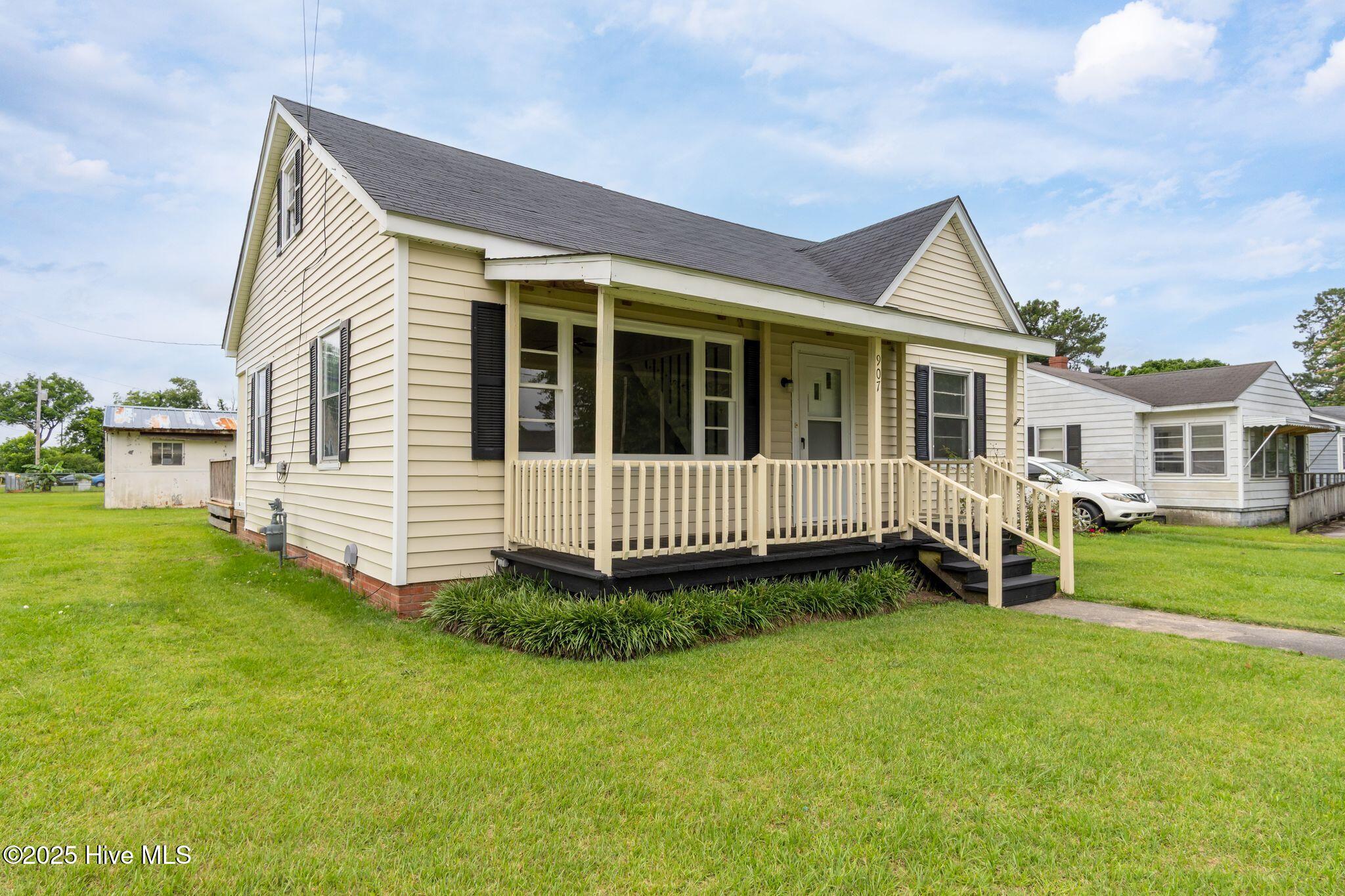 907 Sycamore Avenue Kinston, NC 28504 - Photo 4 of 26 907 Sycamore-4