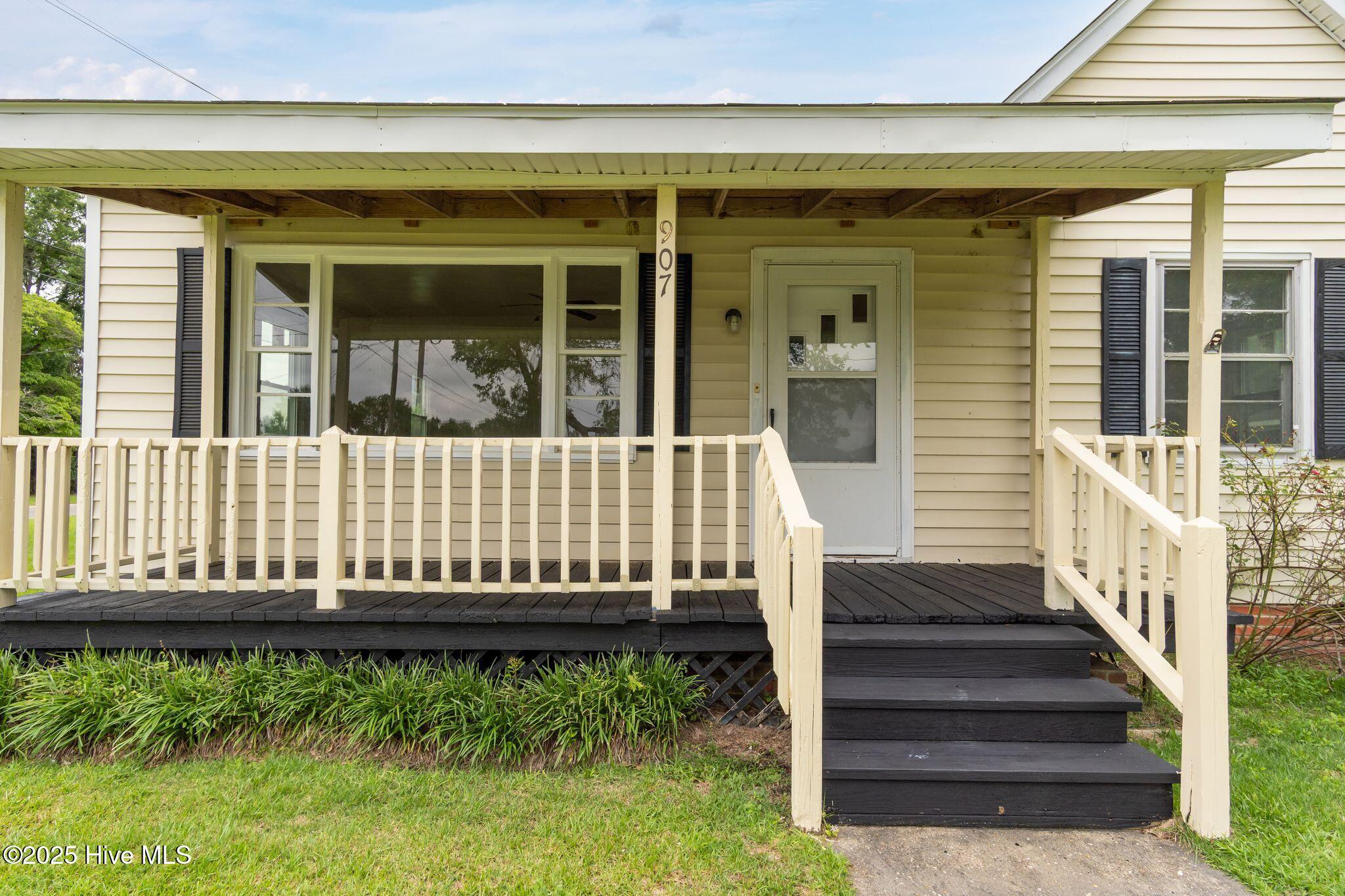 907 Sycamore Avenue Kinston, NC 28504 - Photo 5 of 26 907 Sycamore-5