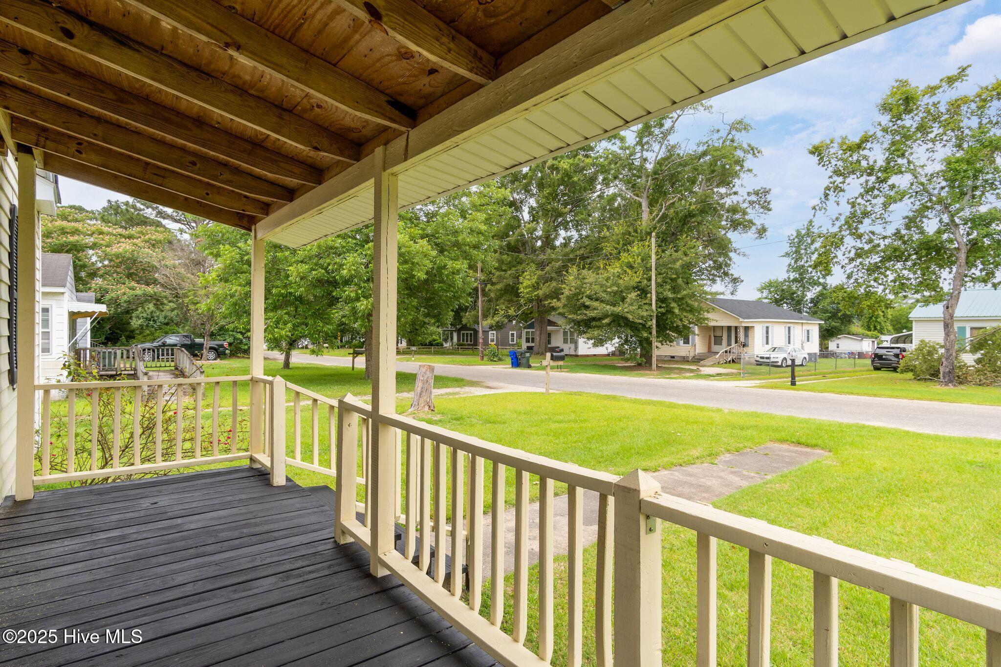 907 Sycamore Avenue Kinston, NC 28504 - Photo 6 of 26 907 Sycamore-6