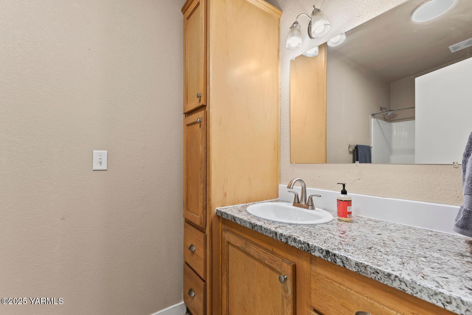 1023 Gibson Road Selah, WA 98942 - Photo 17 of 39 a bathroom with a granite countertop sink and a mirror