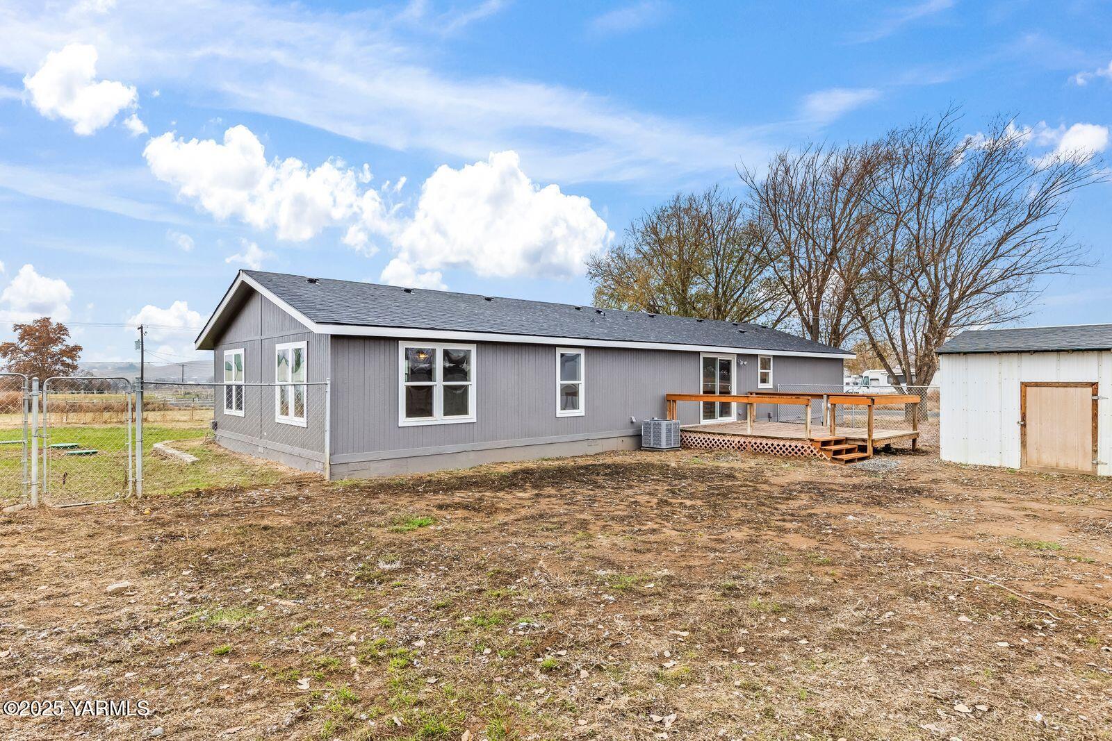 1023 Gibson Road Selah, WA 98942 - Photo 29 of 39 a house with trees in the background