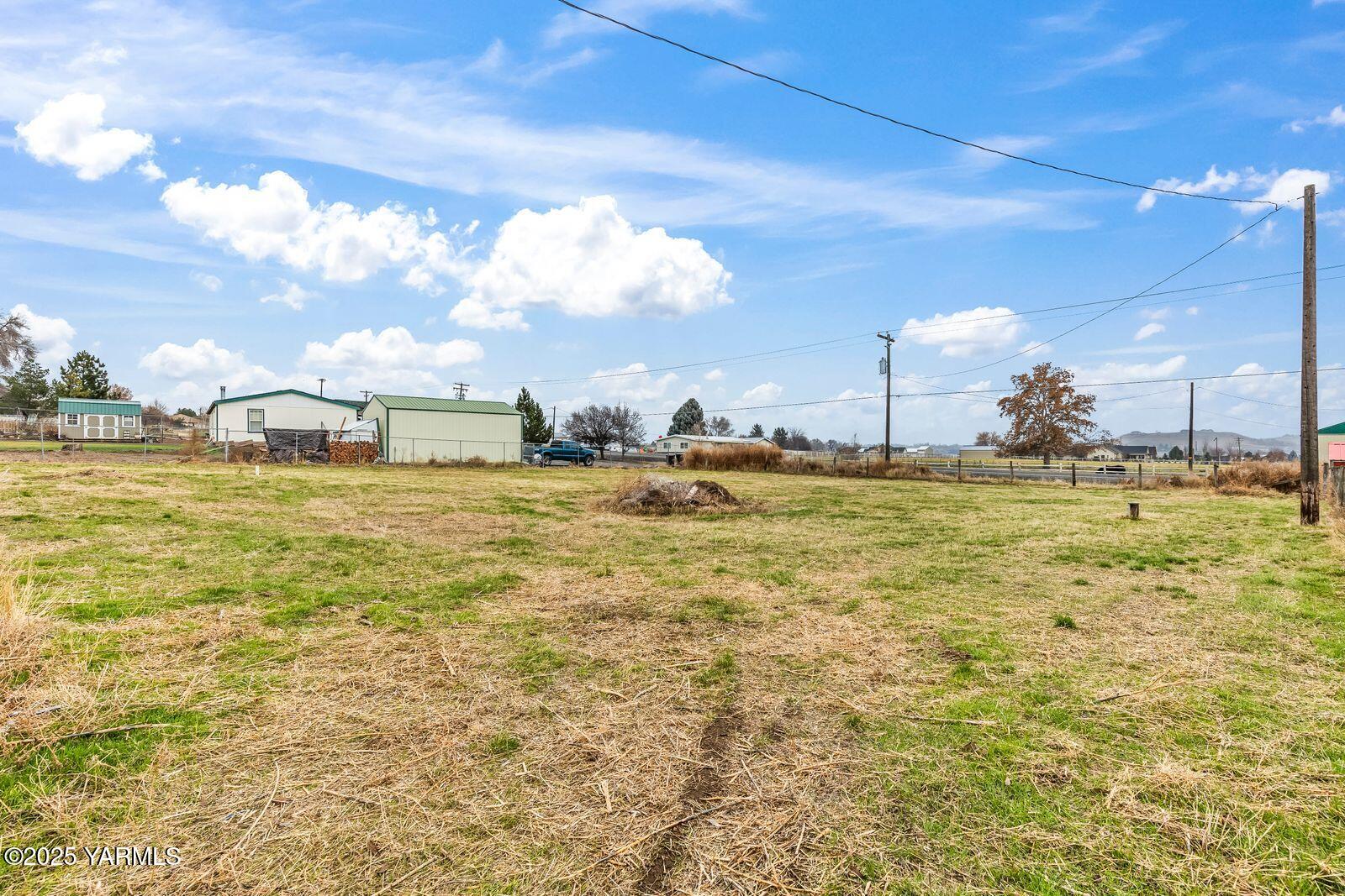 1023 Gibson Road Selah, WA 98942 - Photo 39 of 39 a large body of water with a building in the background