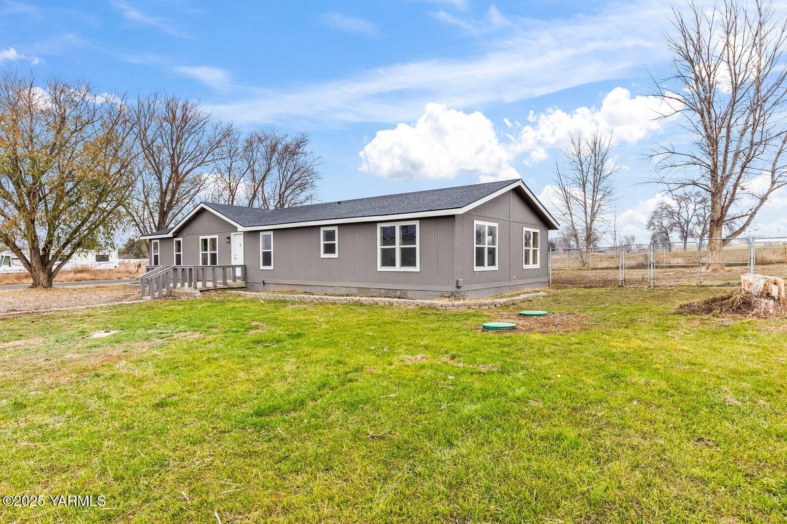 1023 Gibson Road Selah, WA 98942 - Photo 4 of 39 a view of a house with a swimming pool