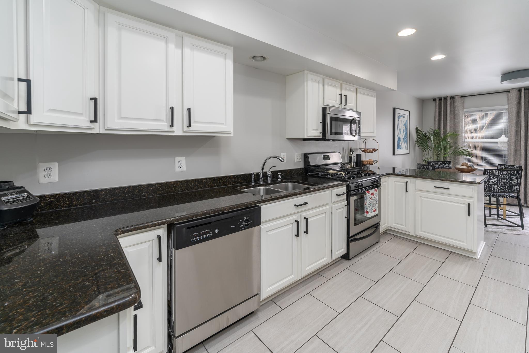 514 South Collington Avenue Baltimore, MD 21231 - Photo 14 of 40 SS Appliances, Granite