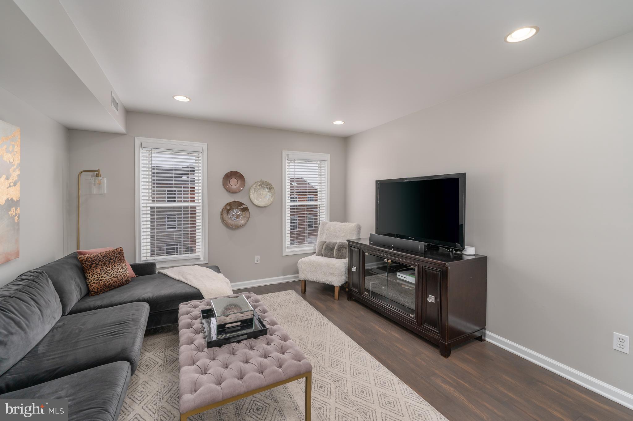 514 South Collington Avenue Baltimore, MD 21231 - Photo 32 of 40 Bonus Living Room, 3rd Floor
