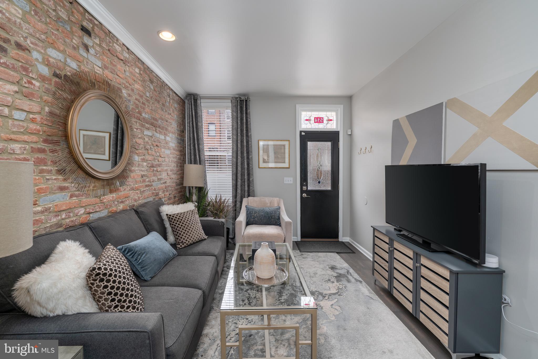 514 South Collington Avenue Baltimore, MD 21231 - Photo 5 of 40 Living Room