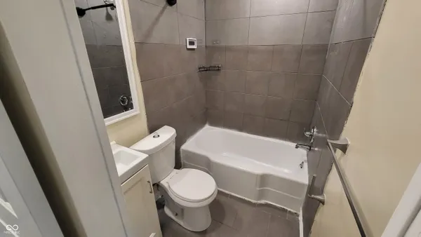 $795 | 1114 North Dearborn Street, Indianapolis, IN 46201