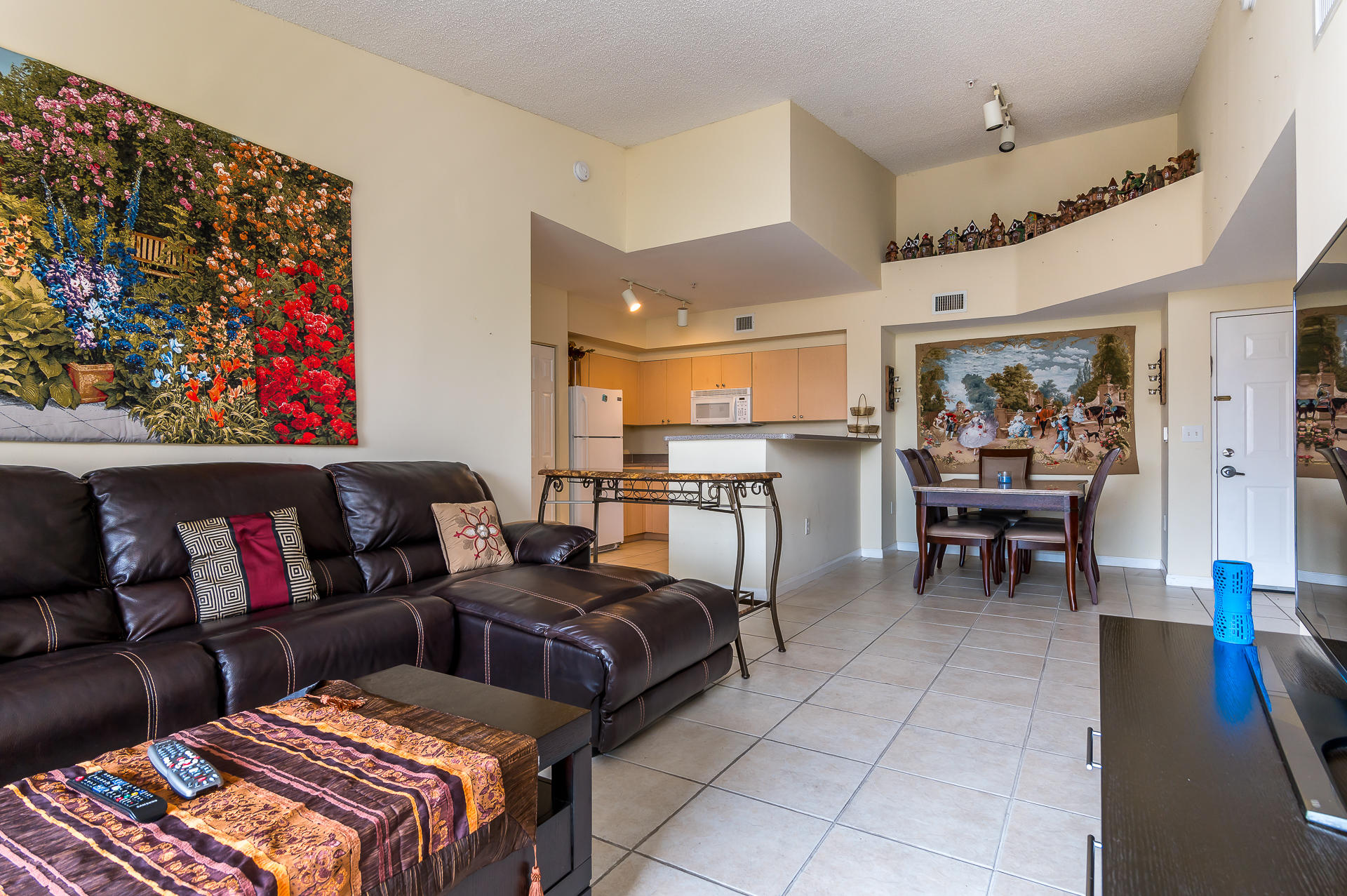 7980 North Nob Hill Road, Unit 303 Tamarac, FL 33321 - Photo 3 of 19 photo-3