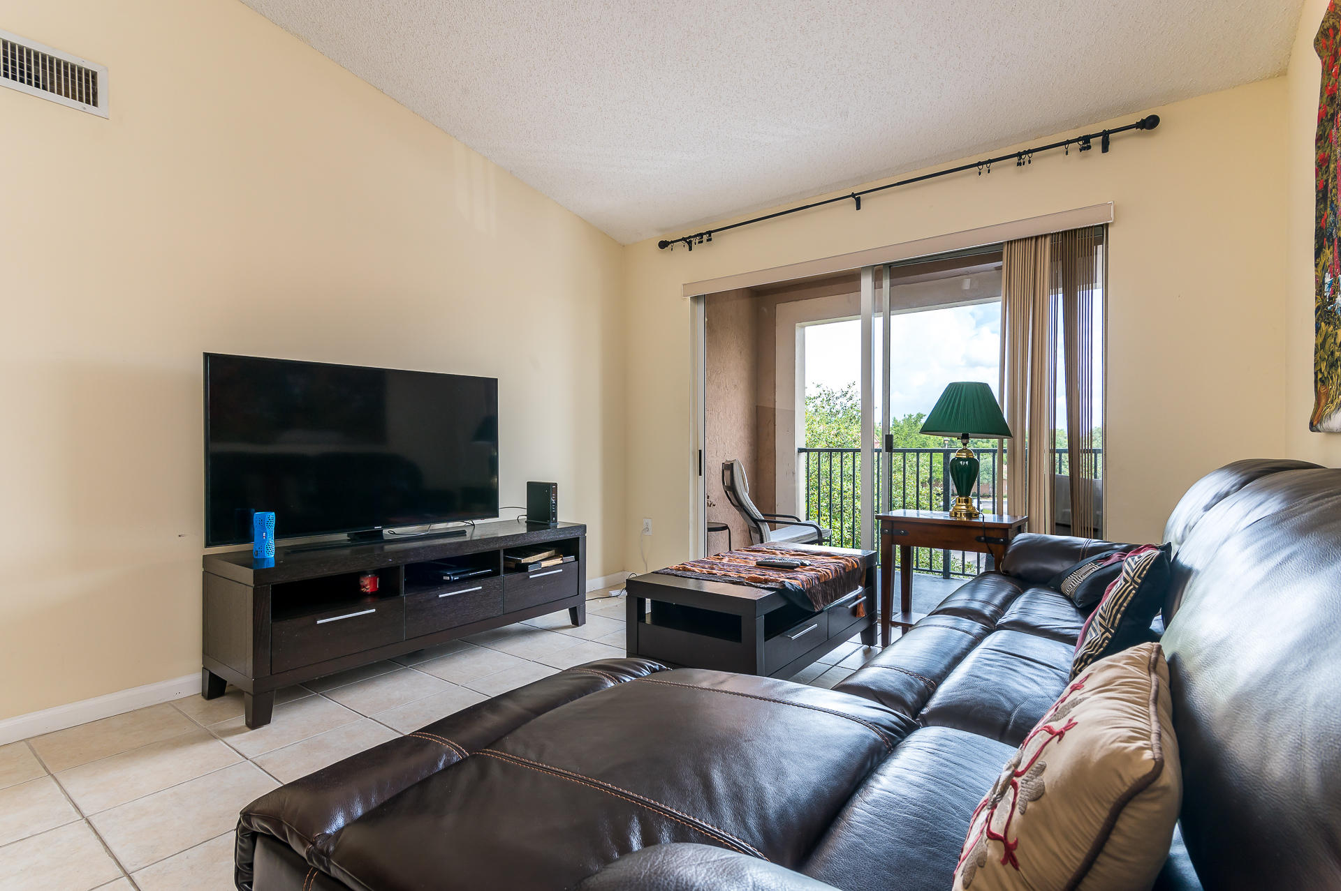 7980 North Nob Hill Road, Unit 303 Tamarac, FL 33321 - Photo 6 of 19 photo-6