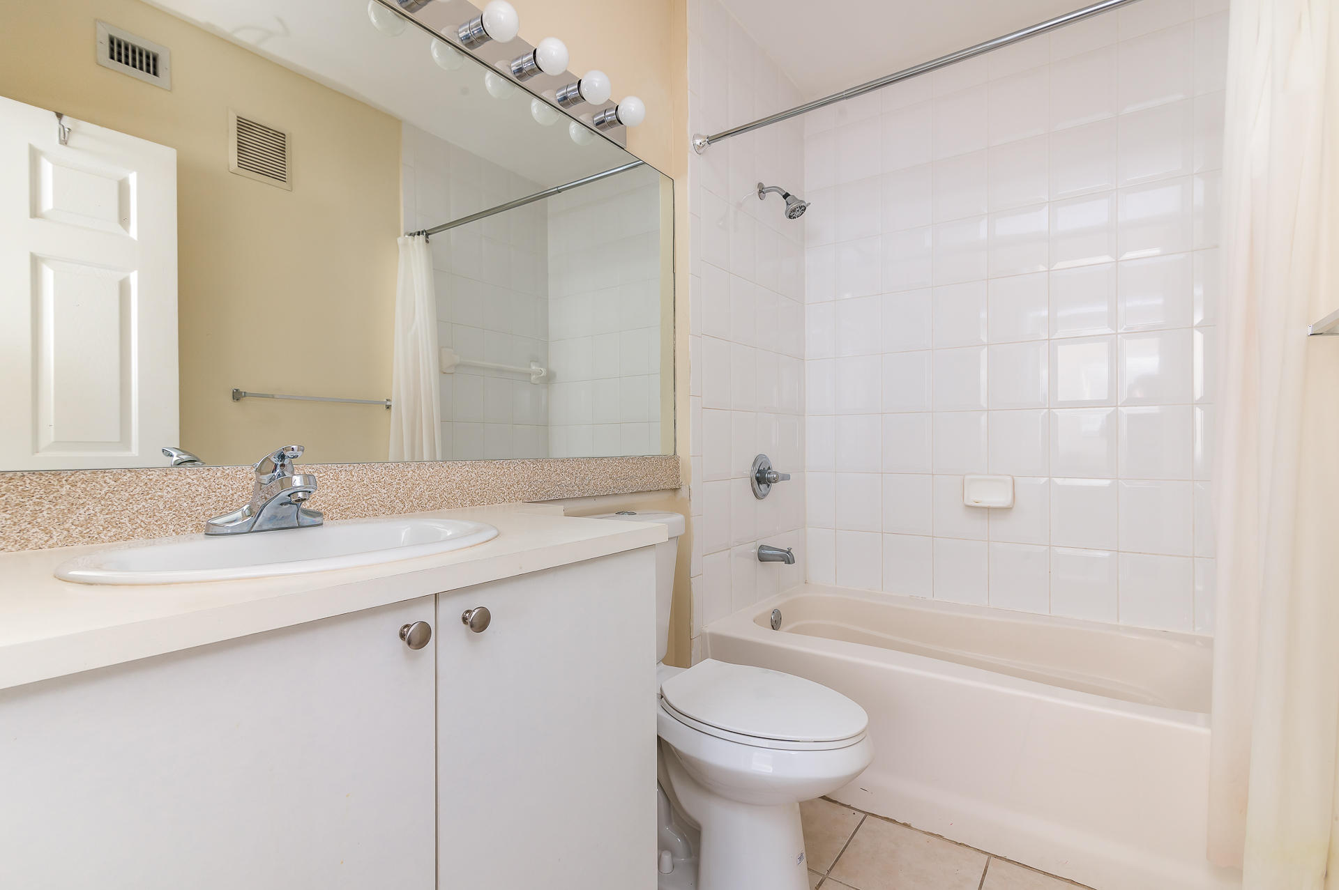 7980 North Nob Hill Road, Unit 303 Tamarac, FL 33321 - Photo 9 of 19 photo-9