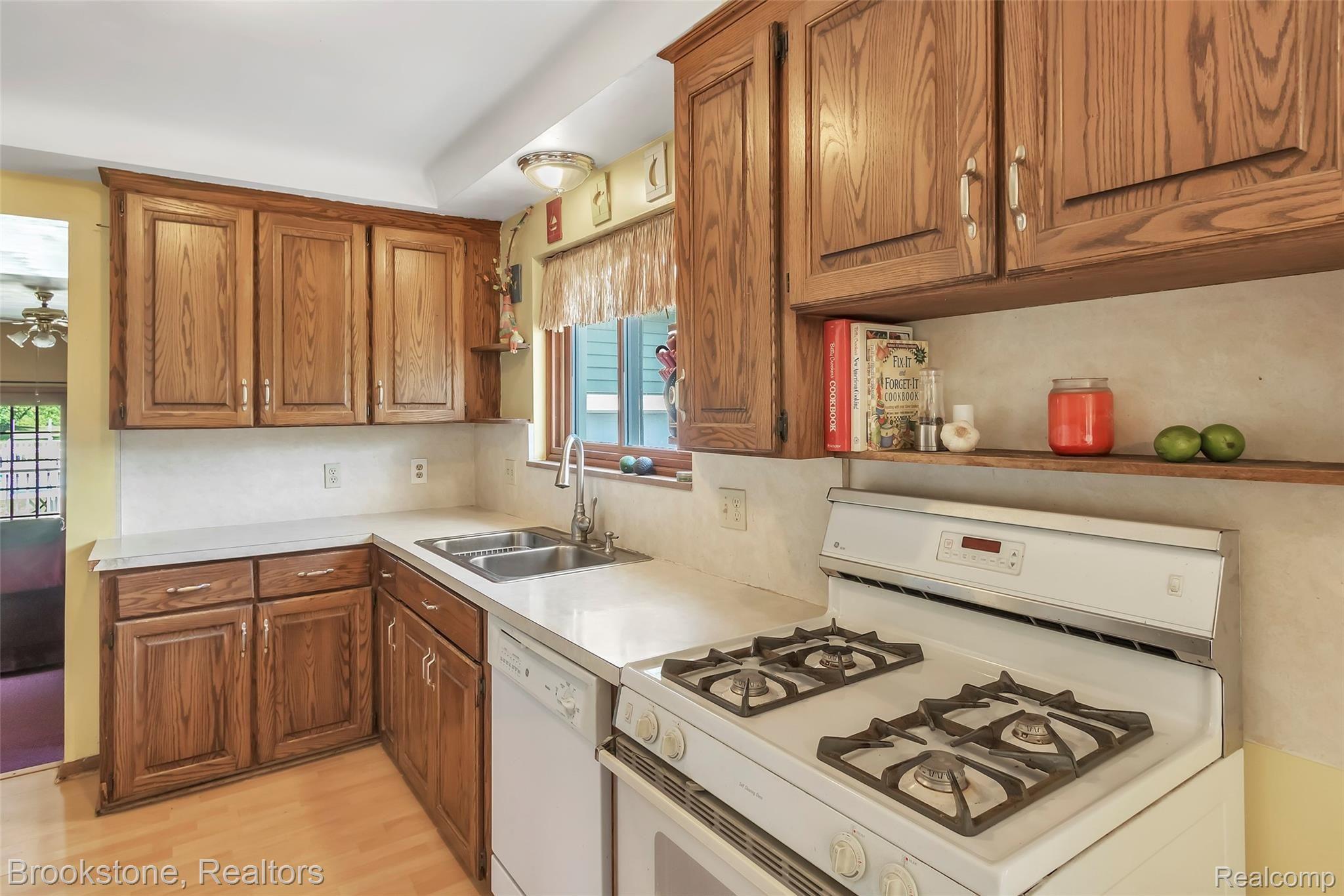 1868 Grace Avenue Rochester, MI 48309 - Photo 13 of 36 1868-Grace-Ave-Rochester-hills-MI-windowstill-13.jpg