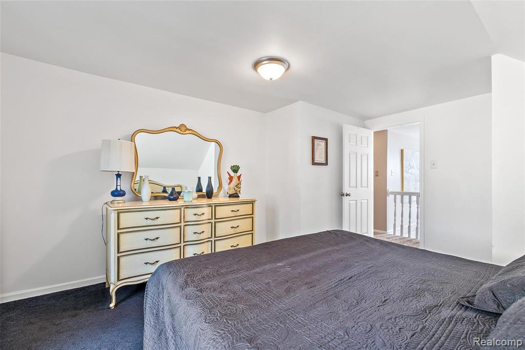 2392 Columbia Road Berkley, MI 48072 - Photo 43 of 55