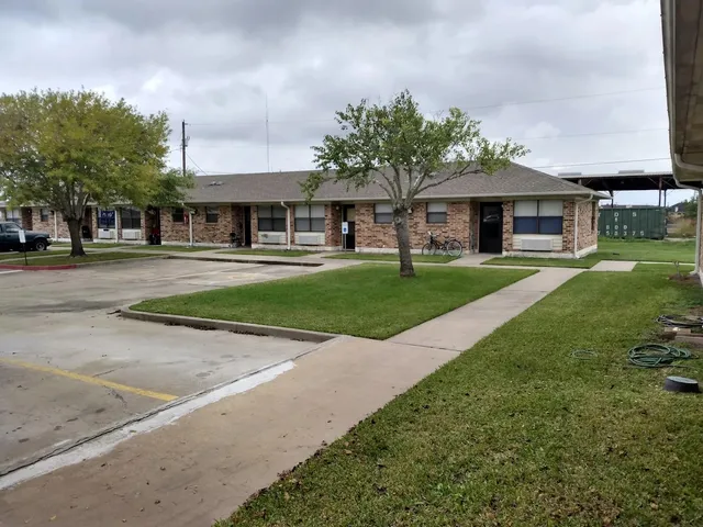 $1,371 | 1207 Miracle Drive, Edna, TX 77957