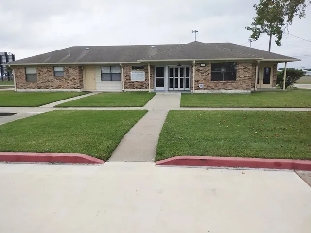 $1,371 | 1207 Miracle Drive, Edna, TX 77957