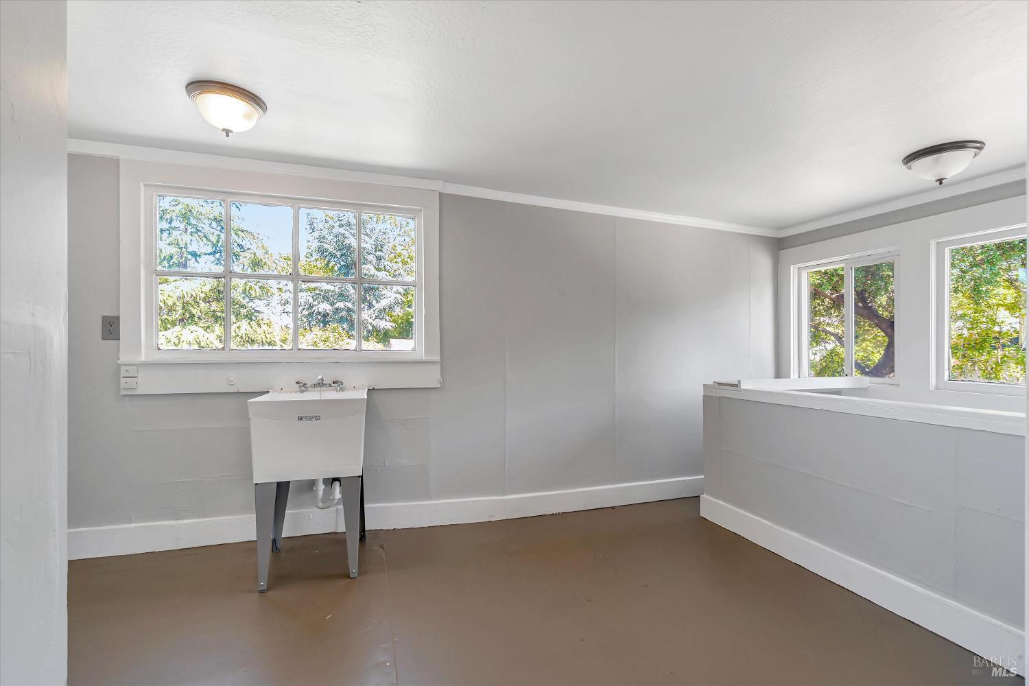 7 Bayview Street San Rafael, CA 94901 - Photo 29 of 79 an empty room with a window