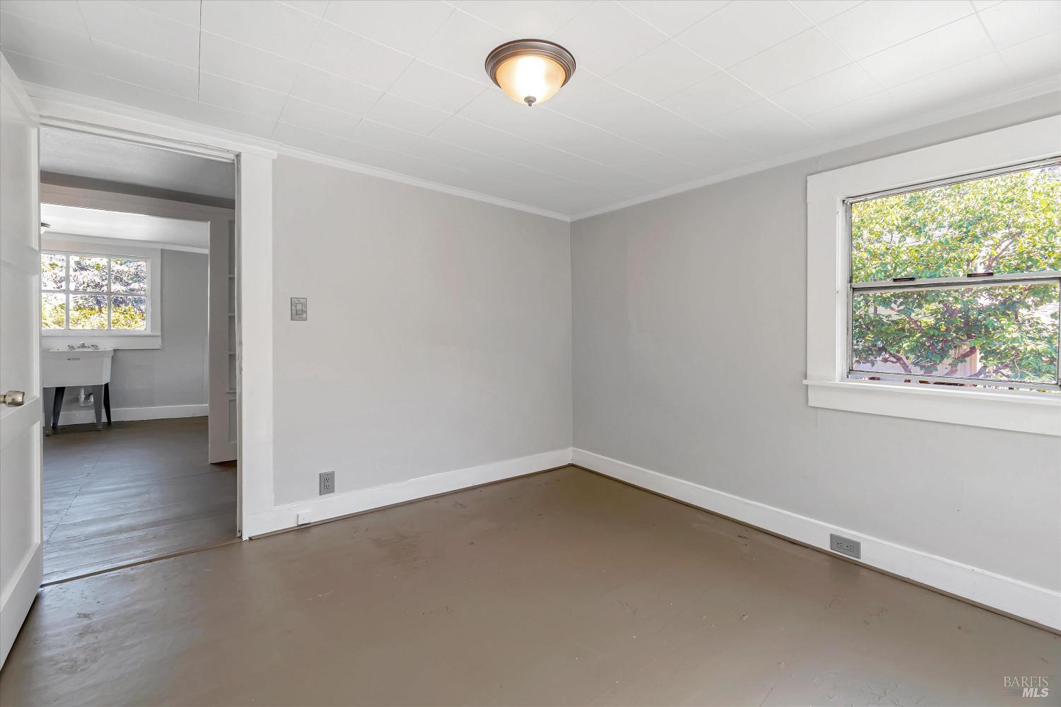 7 Bayview Street San Rafael, CA 94901 - Photo 38 of 79 an empty room with a window