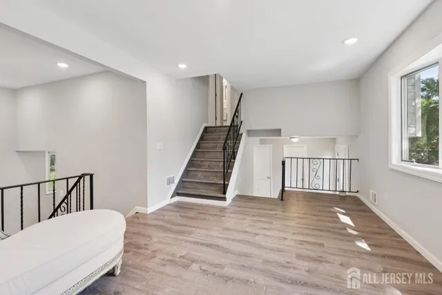 $725,000 | 5 Waverly Drive East, Edison, NJ 08817