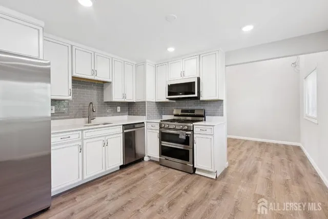 $725,000 | 5 Waverly Drive East, Edison, NJ 08817