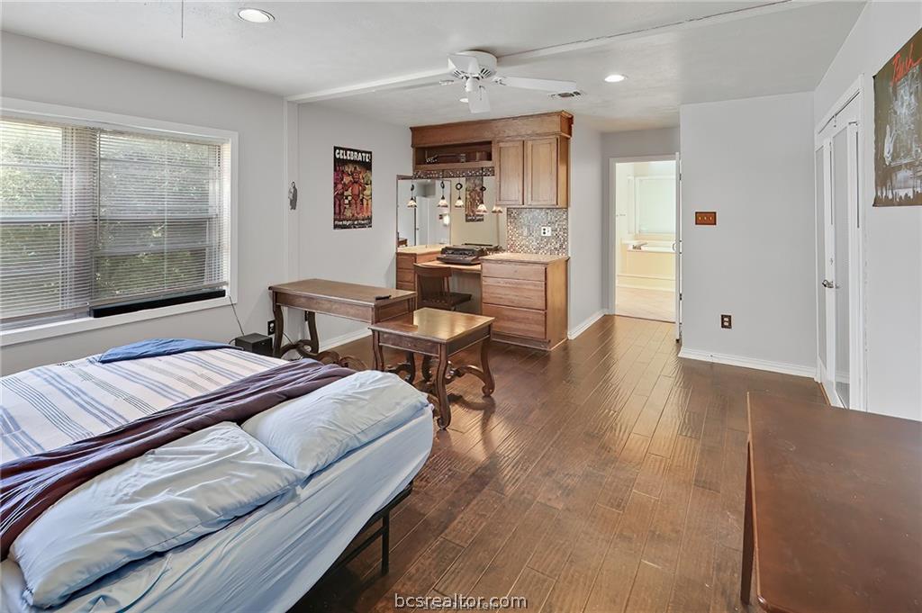 305 West Brookside Drive Bryan, TX 77801 - Photo 23 of 43