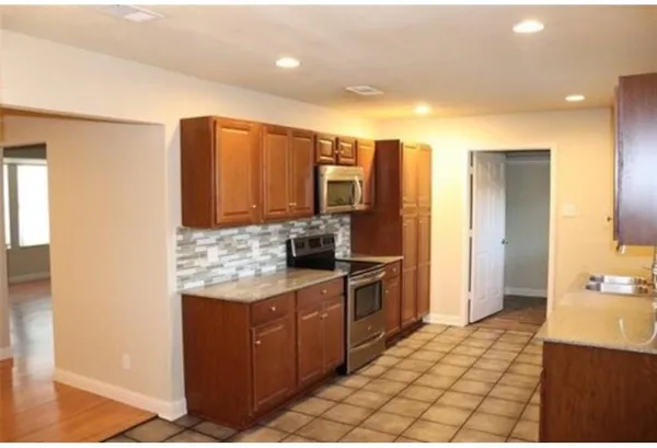 $2,495 | 13638 Pyramid Drive, Farmers Branch, TX 75234