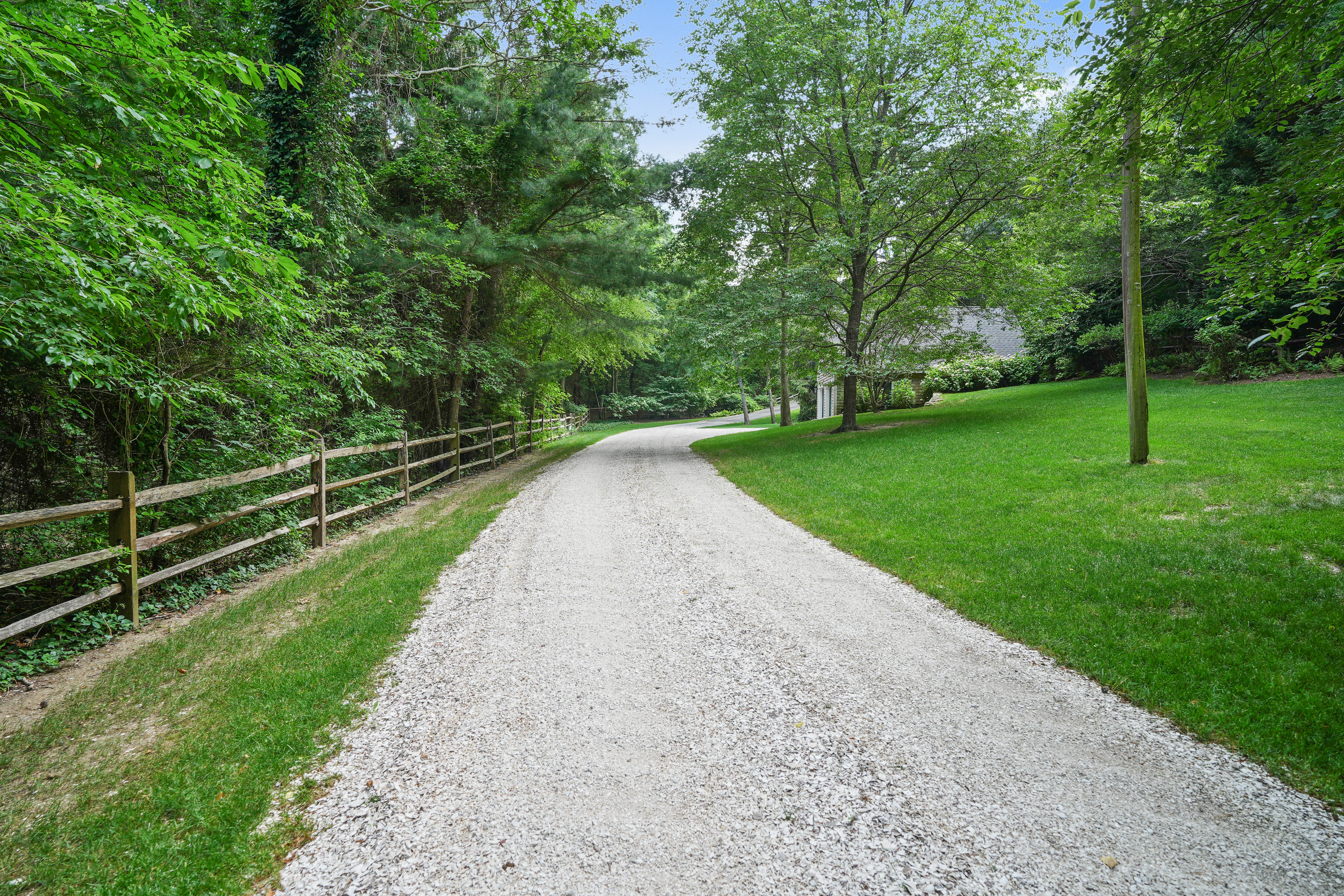 61 Causeway Road Vineyard Haven, MA 02568 - Photo 12 of 58 Clamshell driveway entrance