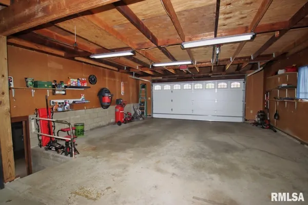 $177,500 | 204 Hemlock Street, Pekin, IL 61554