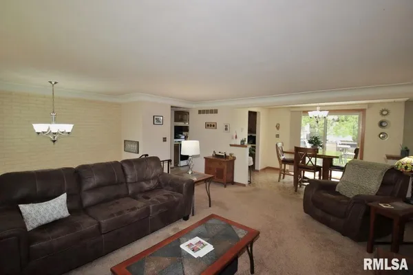 $177,500 | 204 Hemlock Street, Pekin, IL 61554