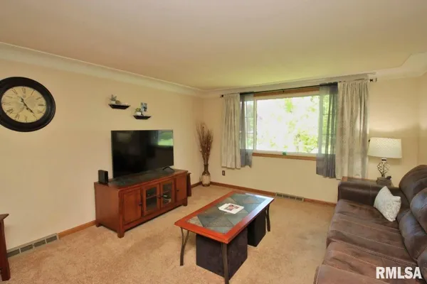 $177,500 | 204 Hemlock Street, Pekin, IL 61554