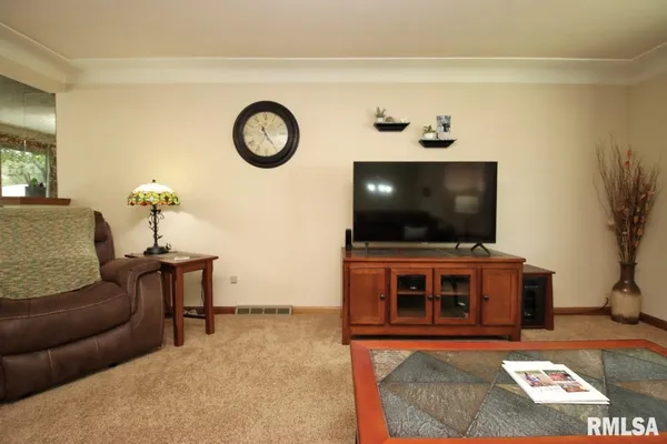 $177,500 | 204 Hemlock Street, Pekin, IL 61554