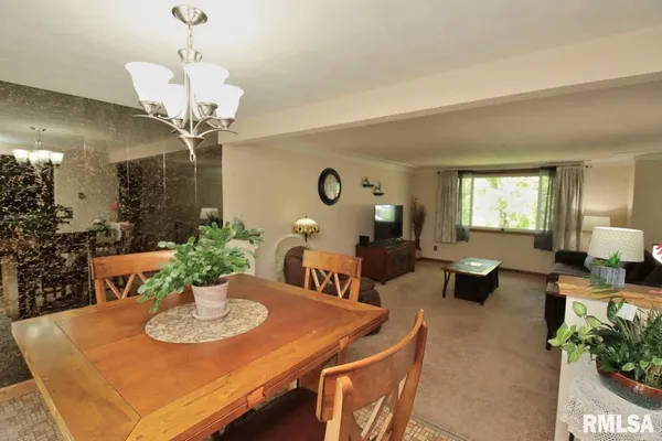 $177,500 | 204 Hemlock Street, Pekin, IL 61554