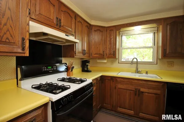 $177,500 | 204 Hemlock Street, Pekin, IL 61554