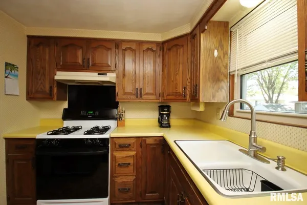 $177,500 | 204 Hemlock Street, Pekin, IL 61554