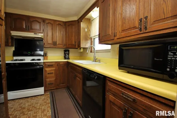 $177,500 | 204 Hemlock Street, Pekin, IL 61554