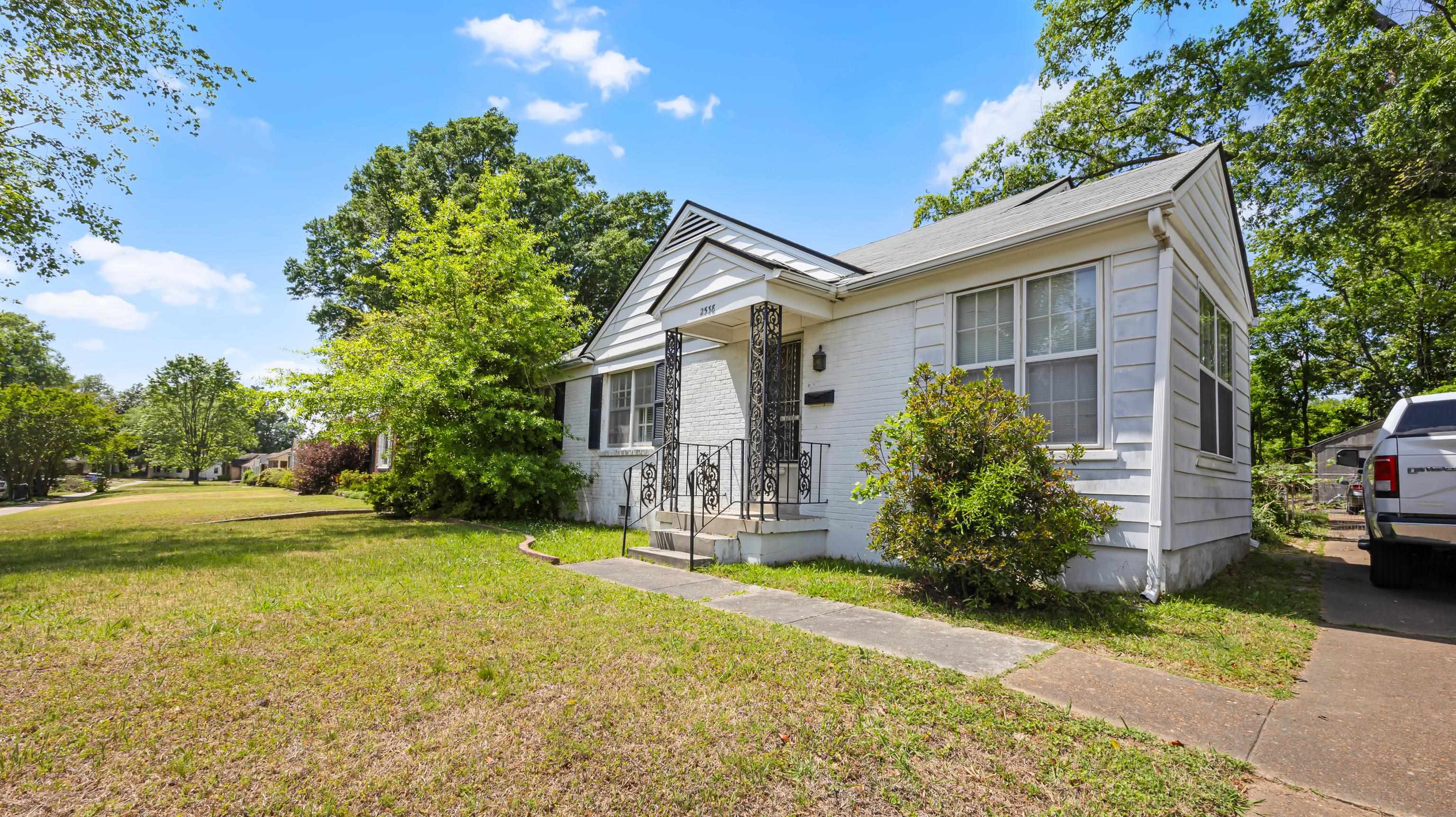 2538 North Edwin Circle Memphis, TN 38104 - Photo 1 of 33