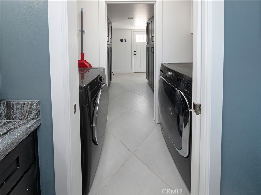 14681 Choco Road Apple Valley, CA 92307 - Photo 25 of 75 Laundry area