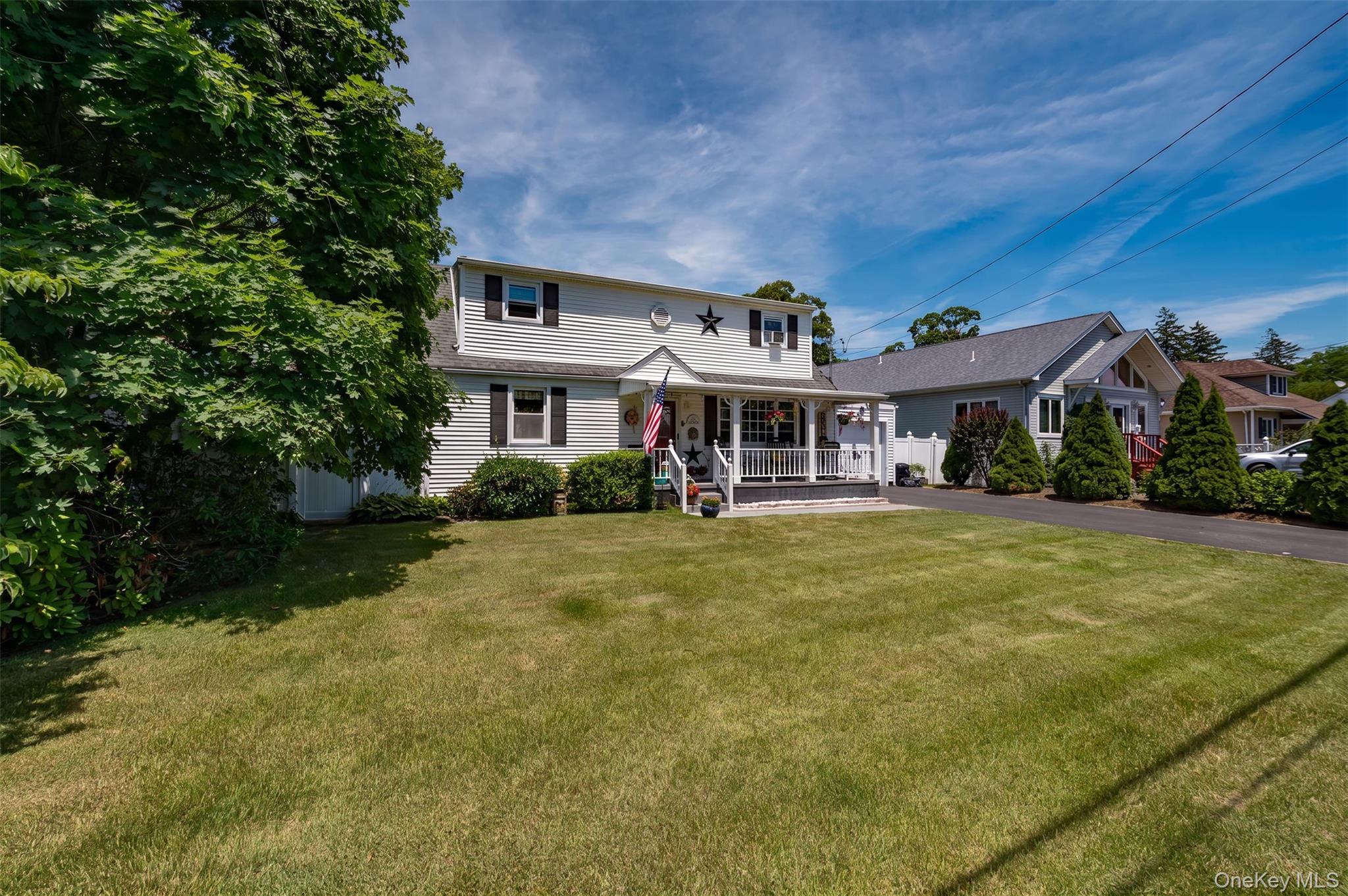 11 Spruce Street Islip, NY 11751 - Photo 3 of 36