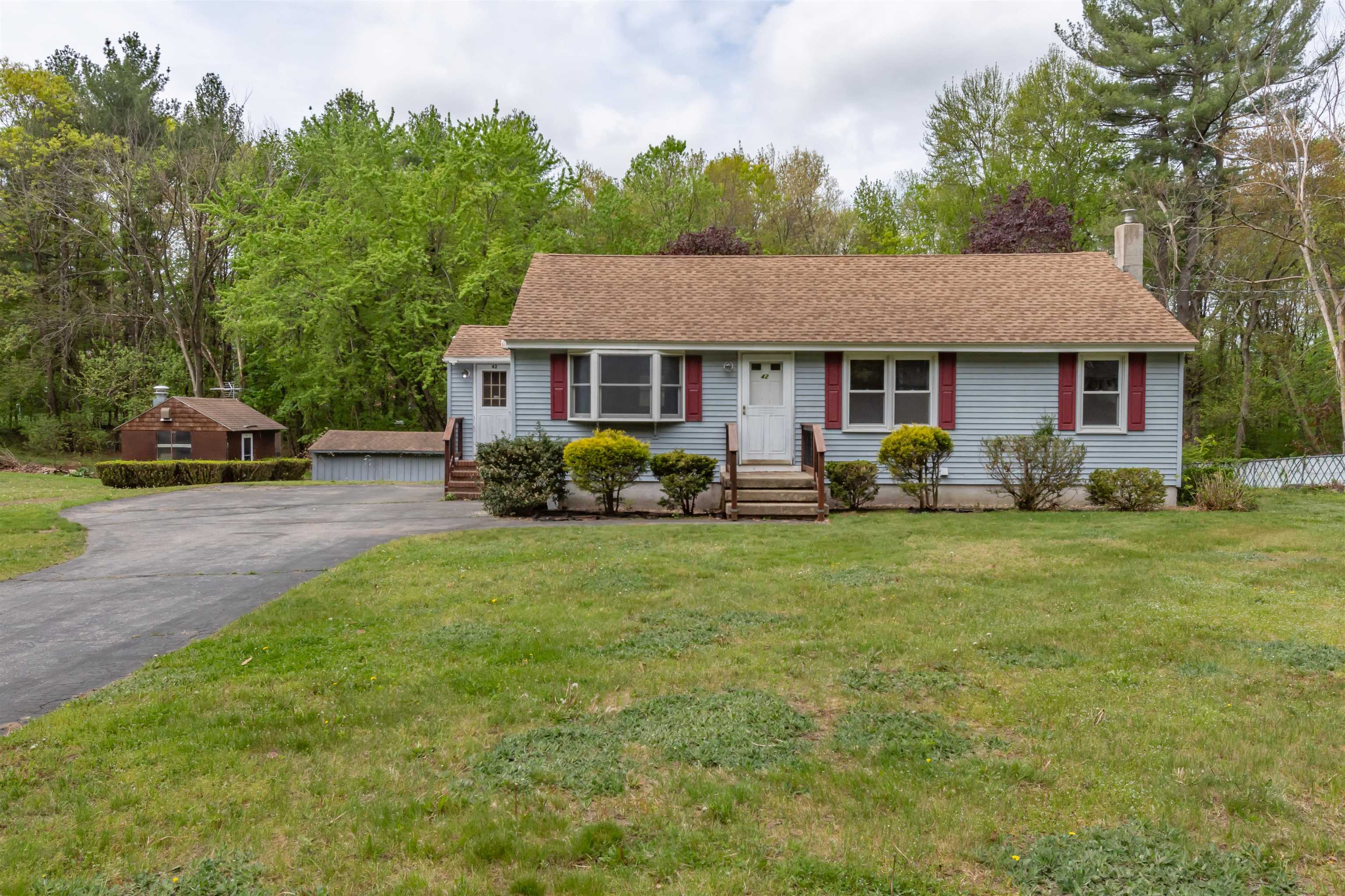 42 Briarwood Road Pelham, NH 03076 - Photo 23 of 34
