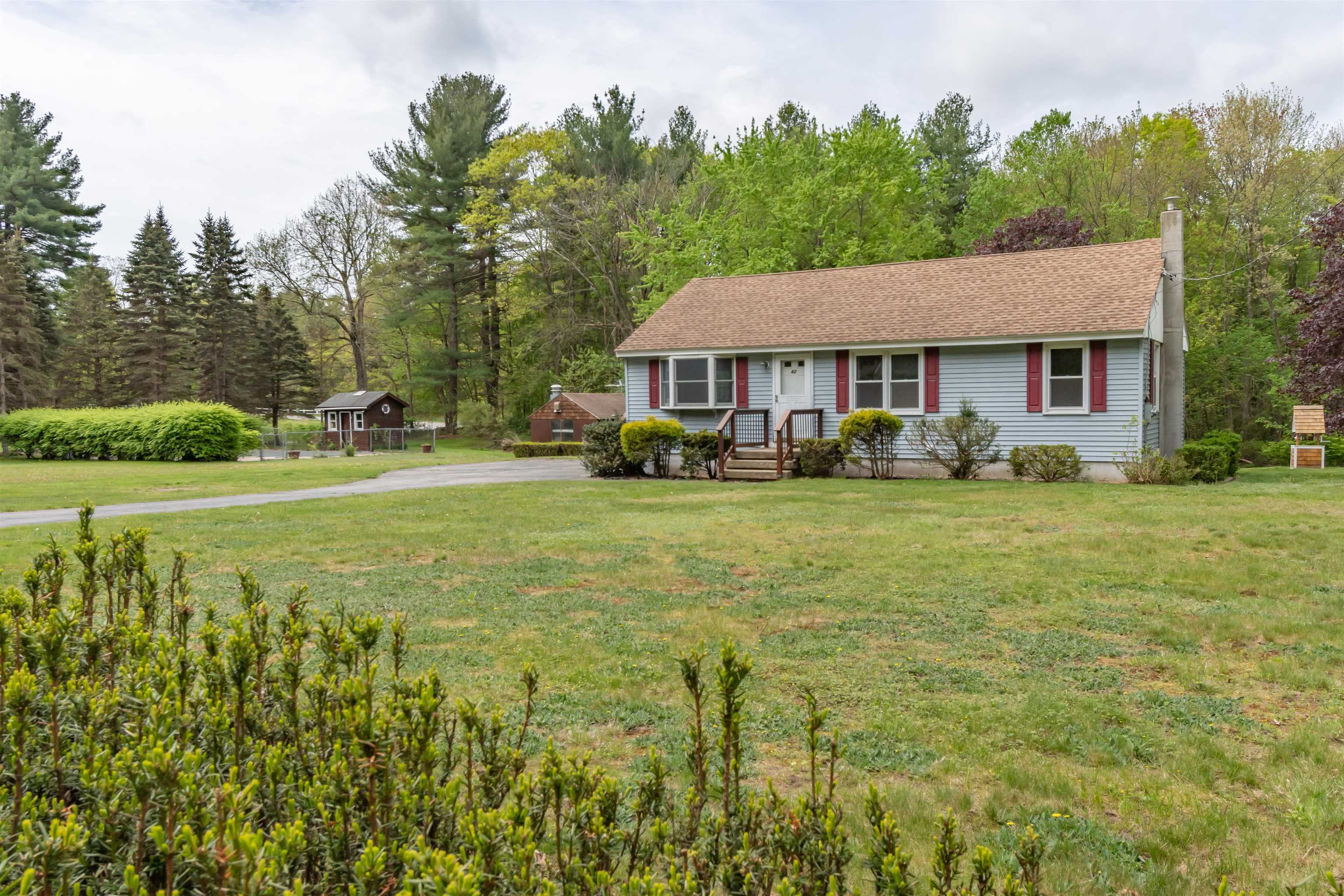 42 Briarwood Road Pelham, NH 03076 - Photo 24 of 34