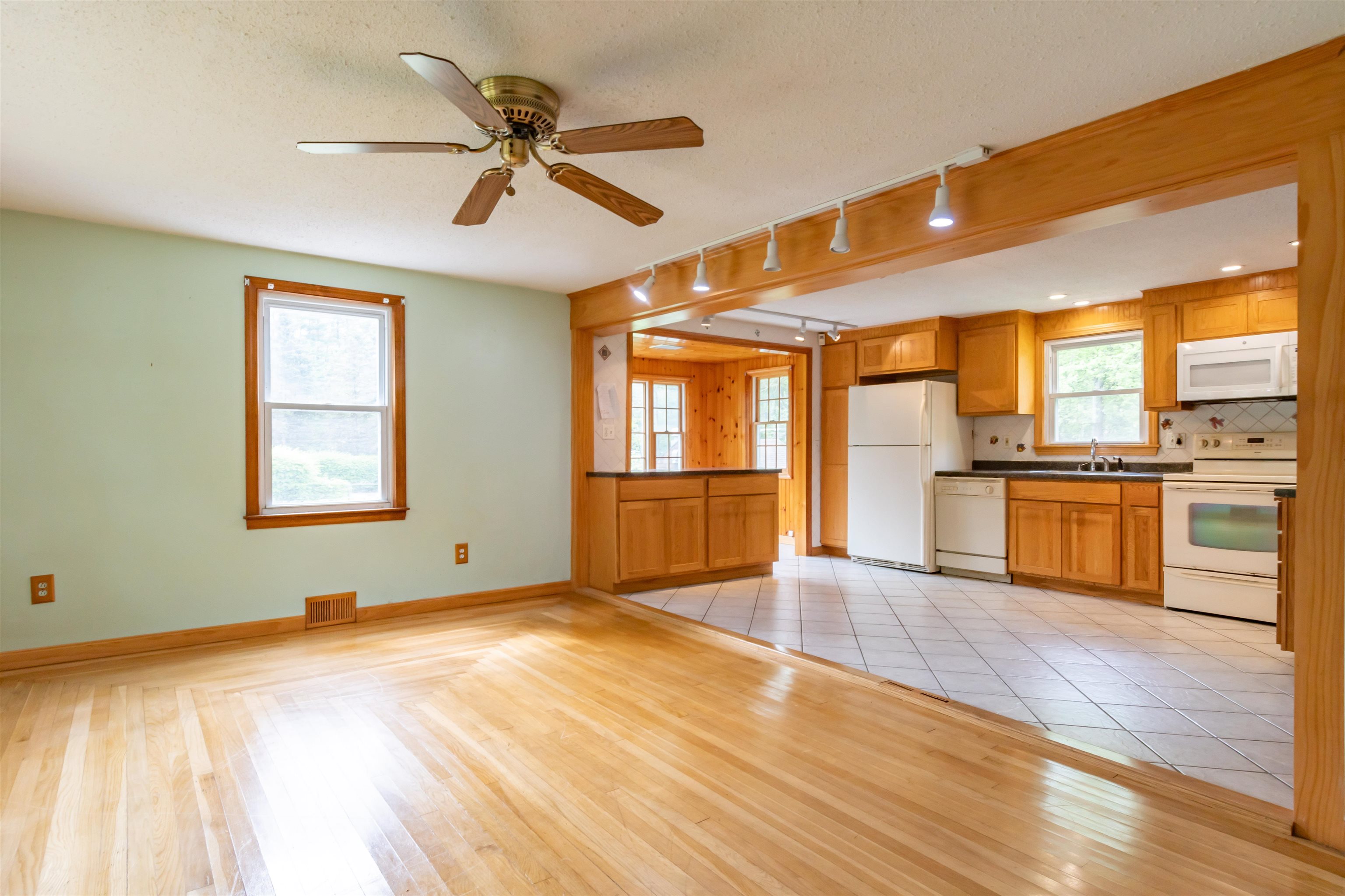 42 Briarwood Road Pelham, NH 03076 - Photo 29 of 34