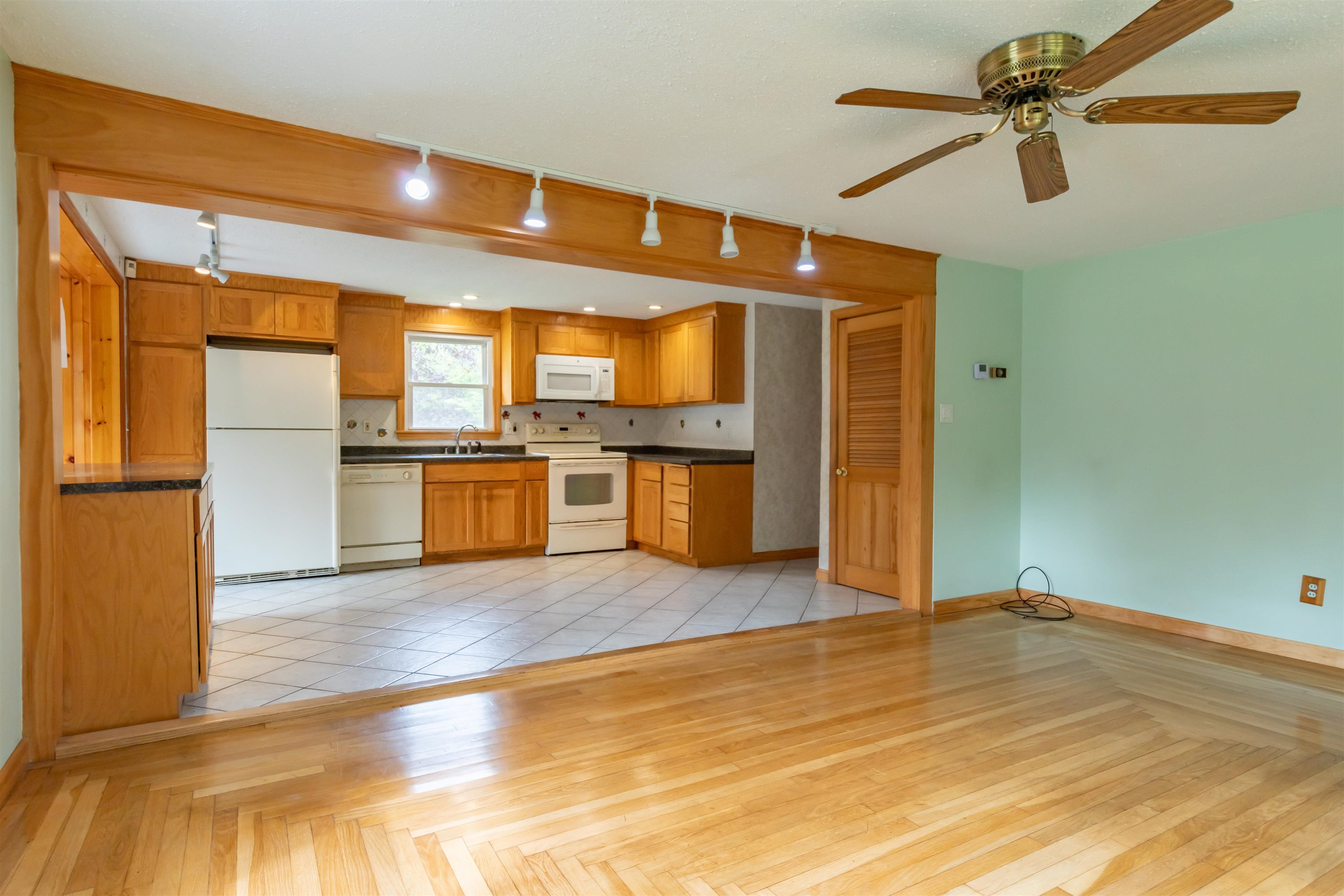42 Briarwood Road Pelham, NH 03076 - Photo 30 of 34