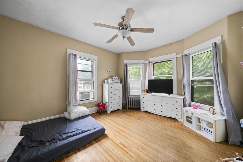 363 White Street Springfield, MA 01108 - Photo 19 of 35