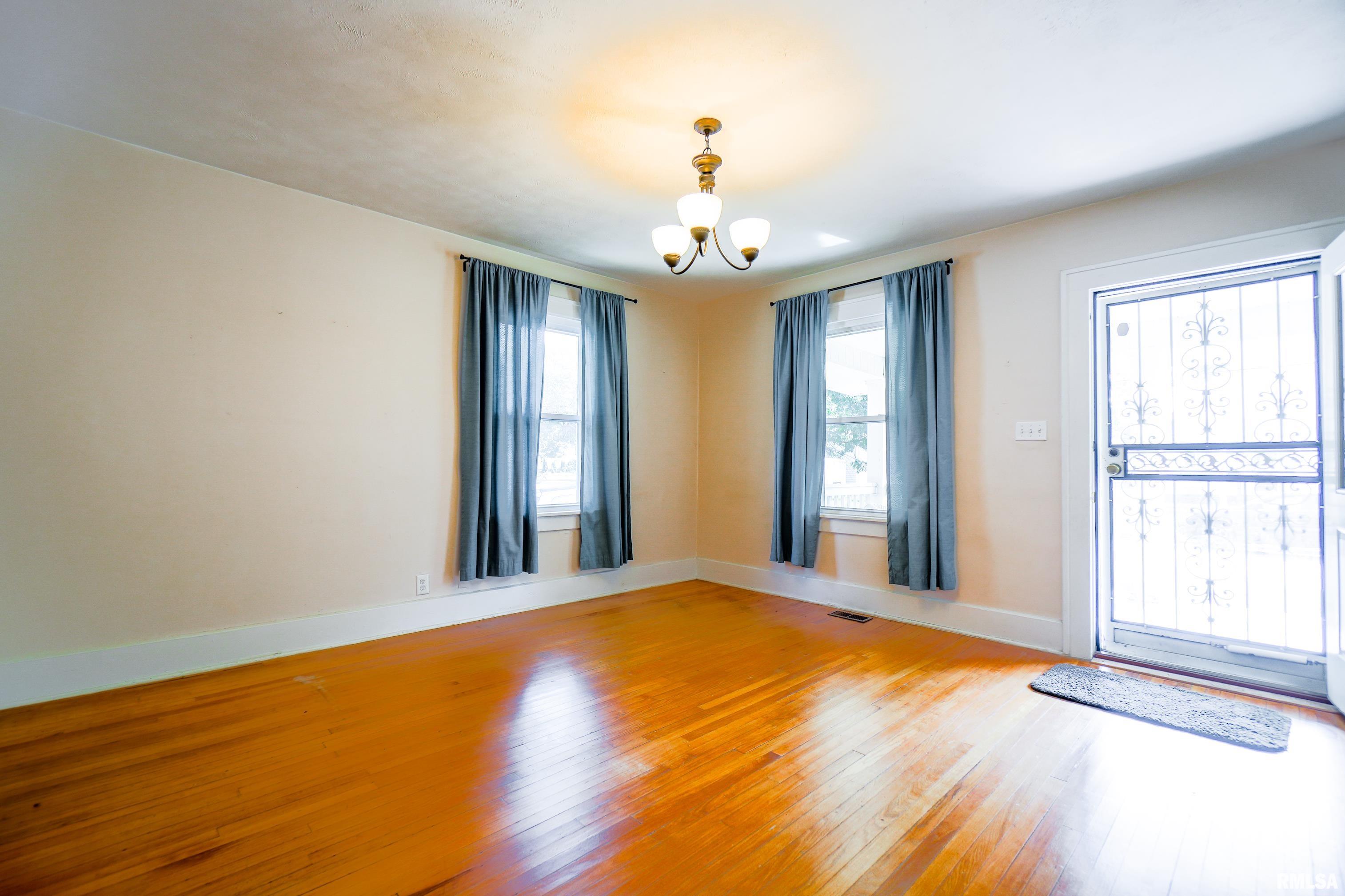 2013 South Pasfield Street Springfield, IL 62704 - Photo 11 of 39