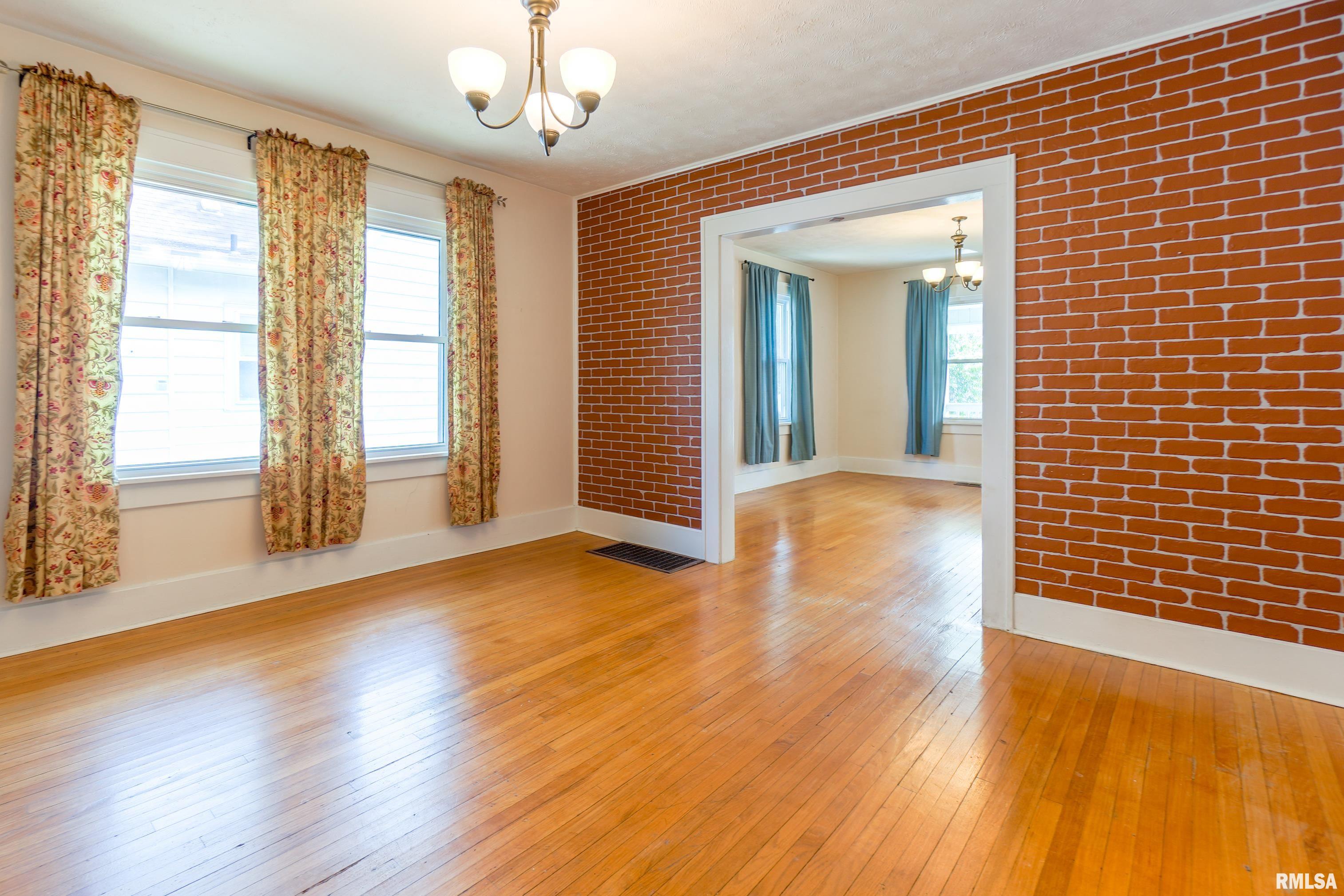 2013 South Pasfield Street Springfield, IL 62704 - Photo 13 of 39