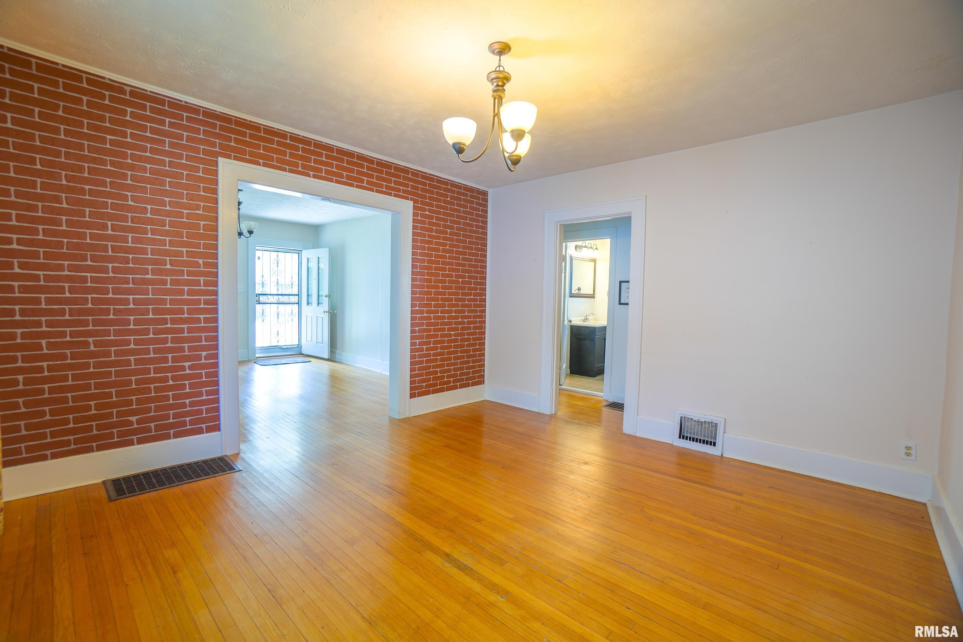 2013 South Pasfield Street Springfield, IL 62704 - Photo 14 of 39