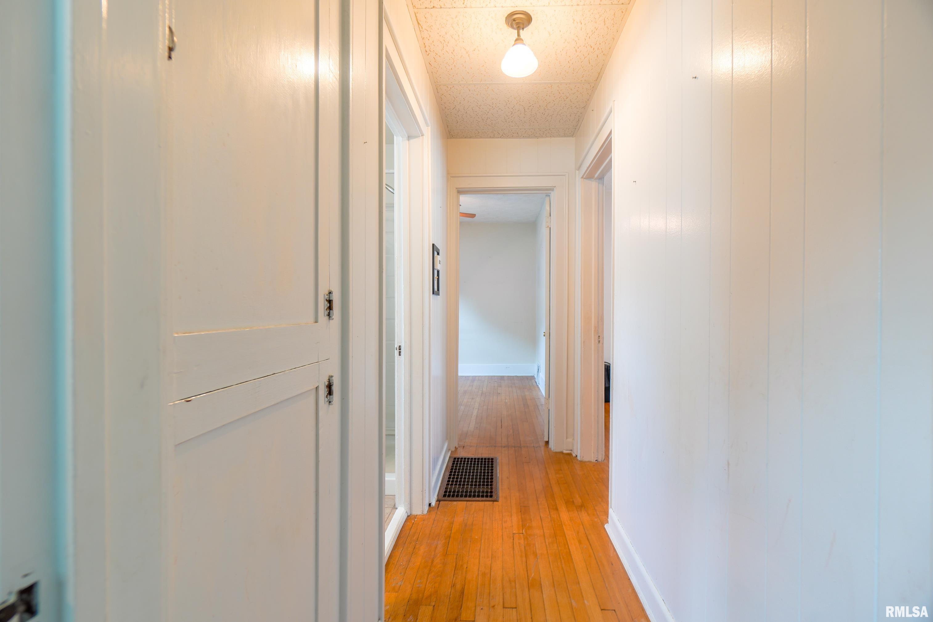 2013 South Pasfield Street Springfield, IL 62704 - Photo 15 of 39