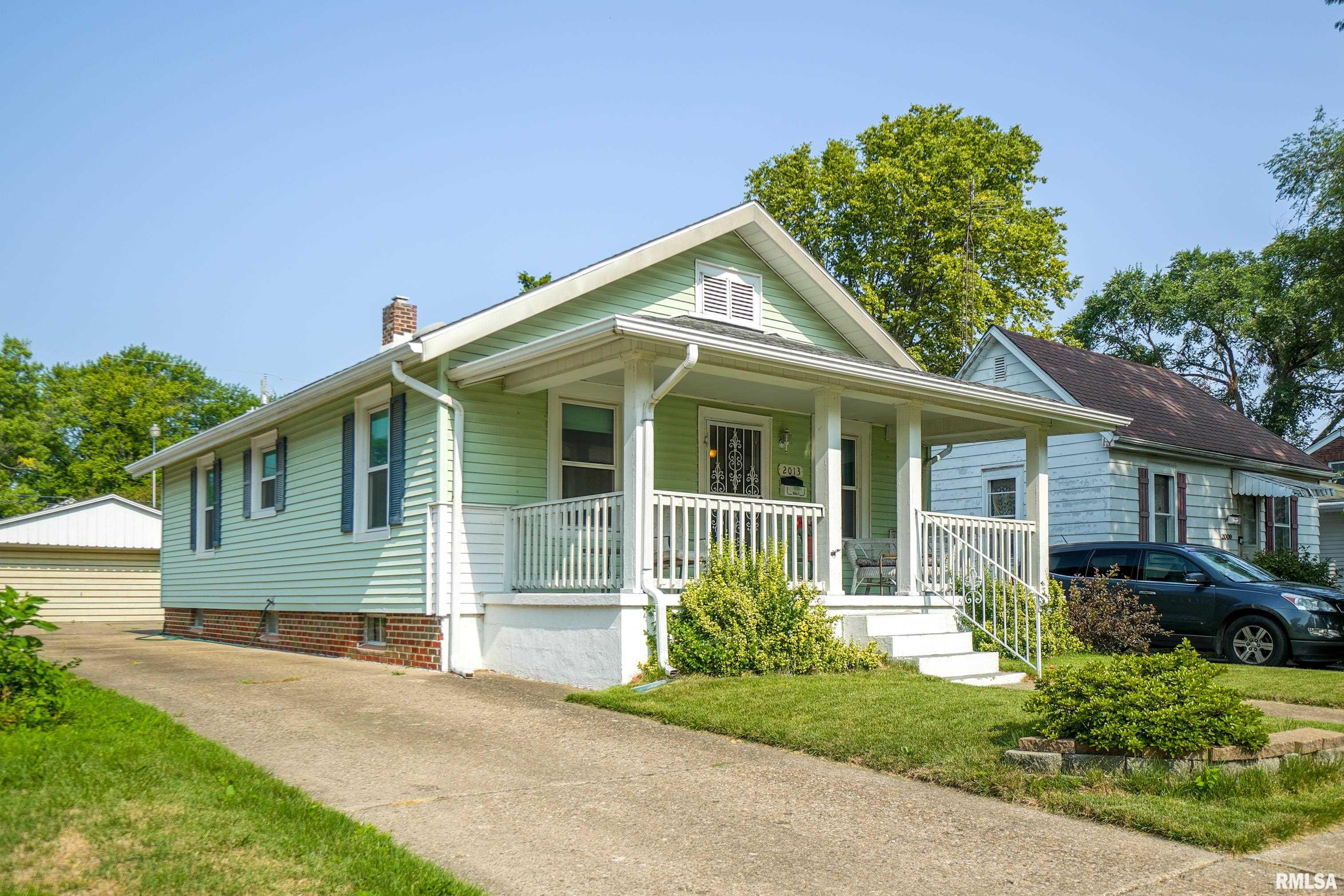 2013 South Pasfield Street Springfield, IL 62704 - Photo 2 of 39