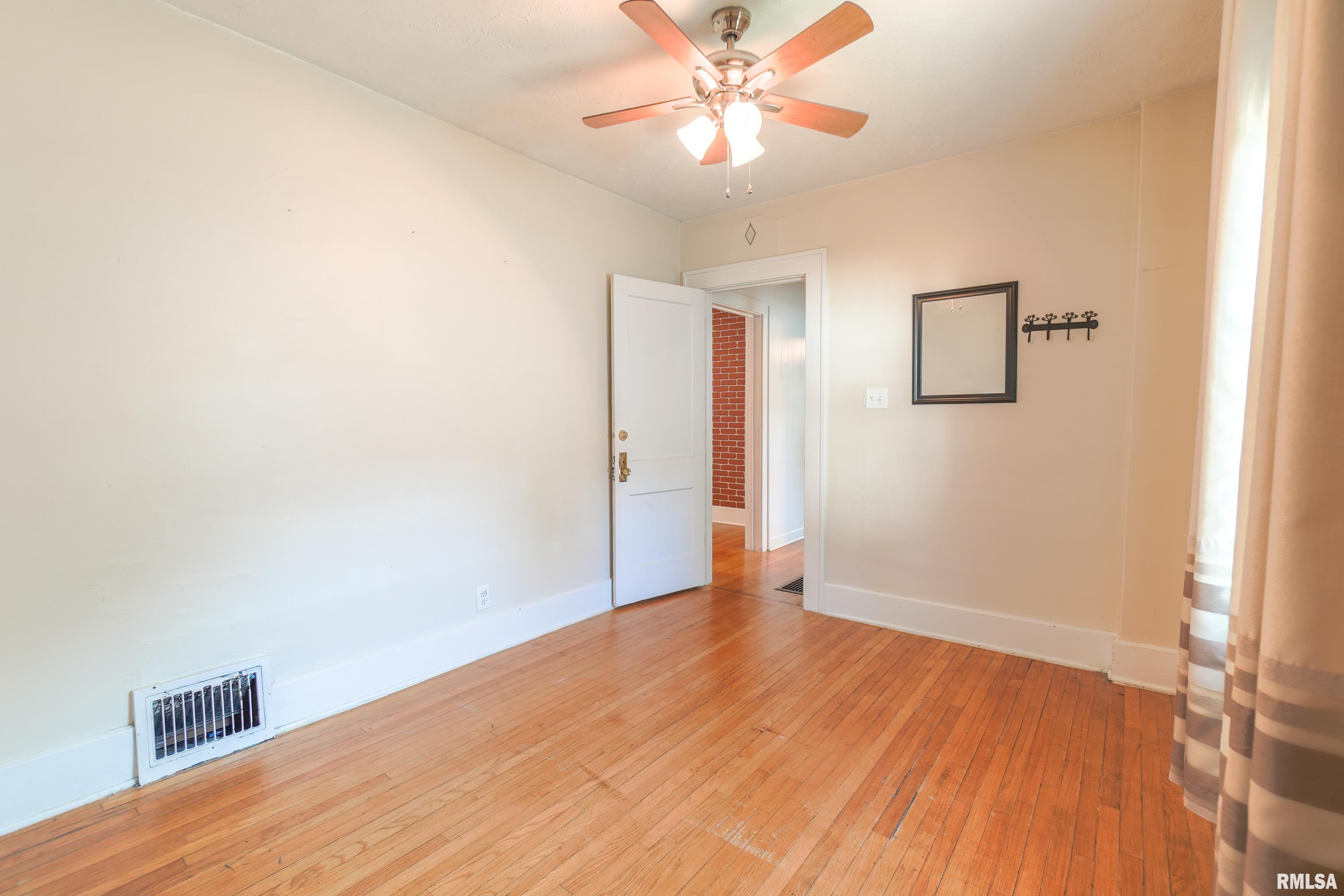 2013 South Pasfield Street Springfield, IL 62704 - Photo 22 of 39