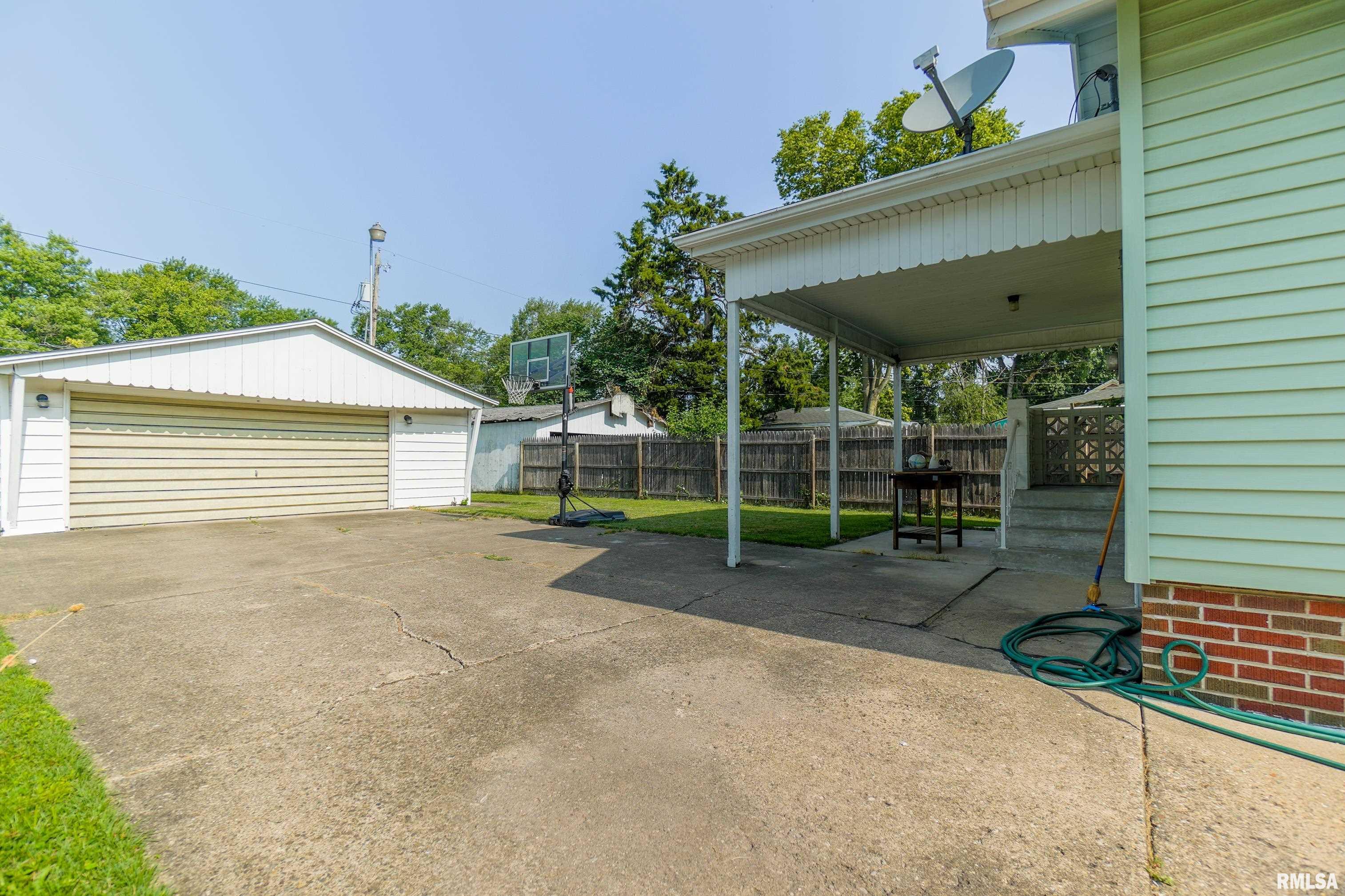 2013 South Pasfield Street Springfield, IL 62704 - Photo 36 of 39