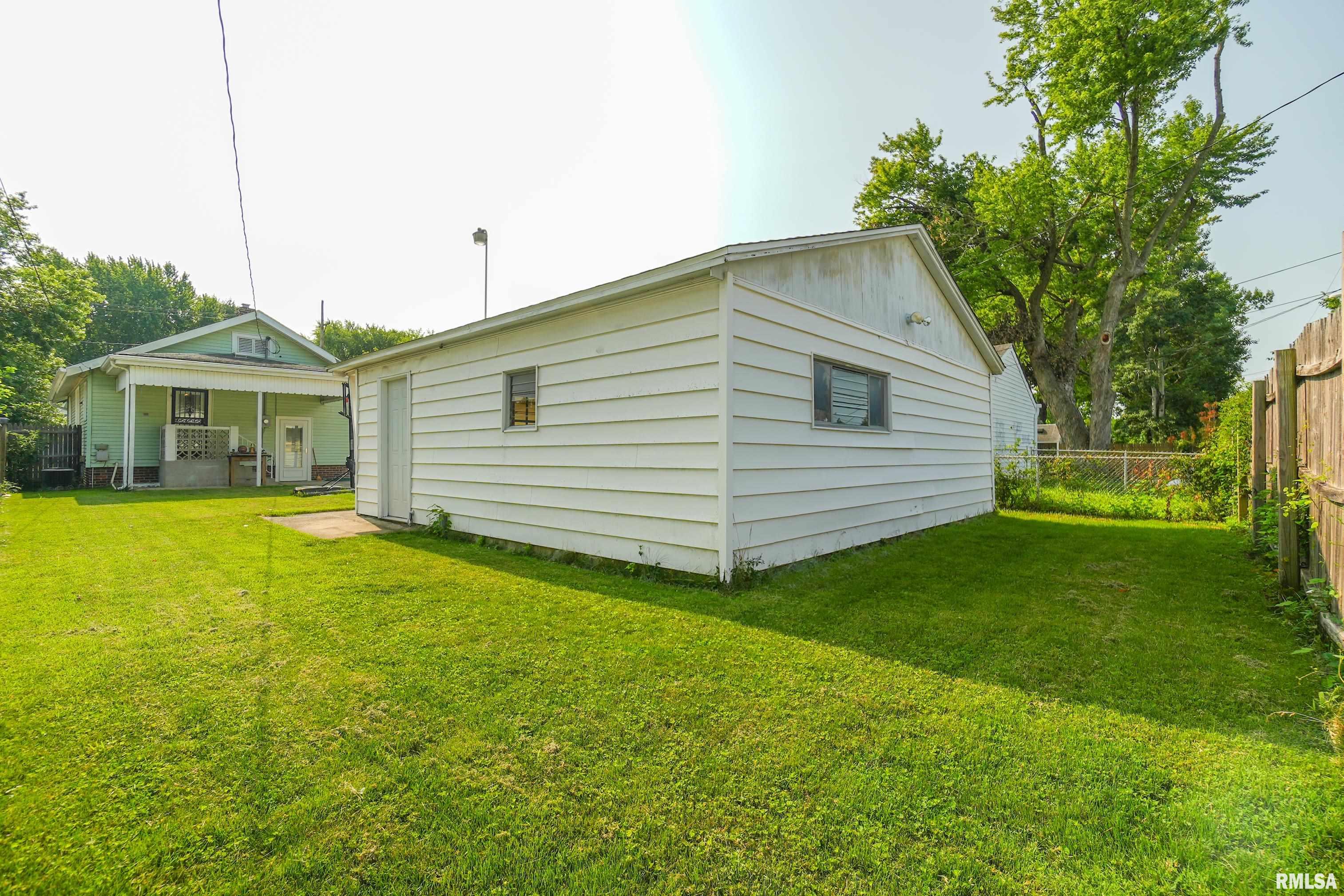 2013 South Pasfield Street Springfield, IL 62704 - Photo 38 of 39
