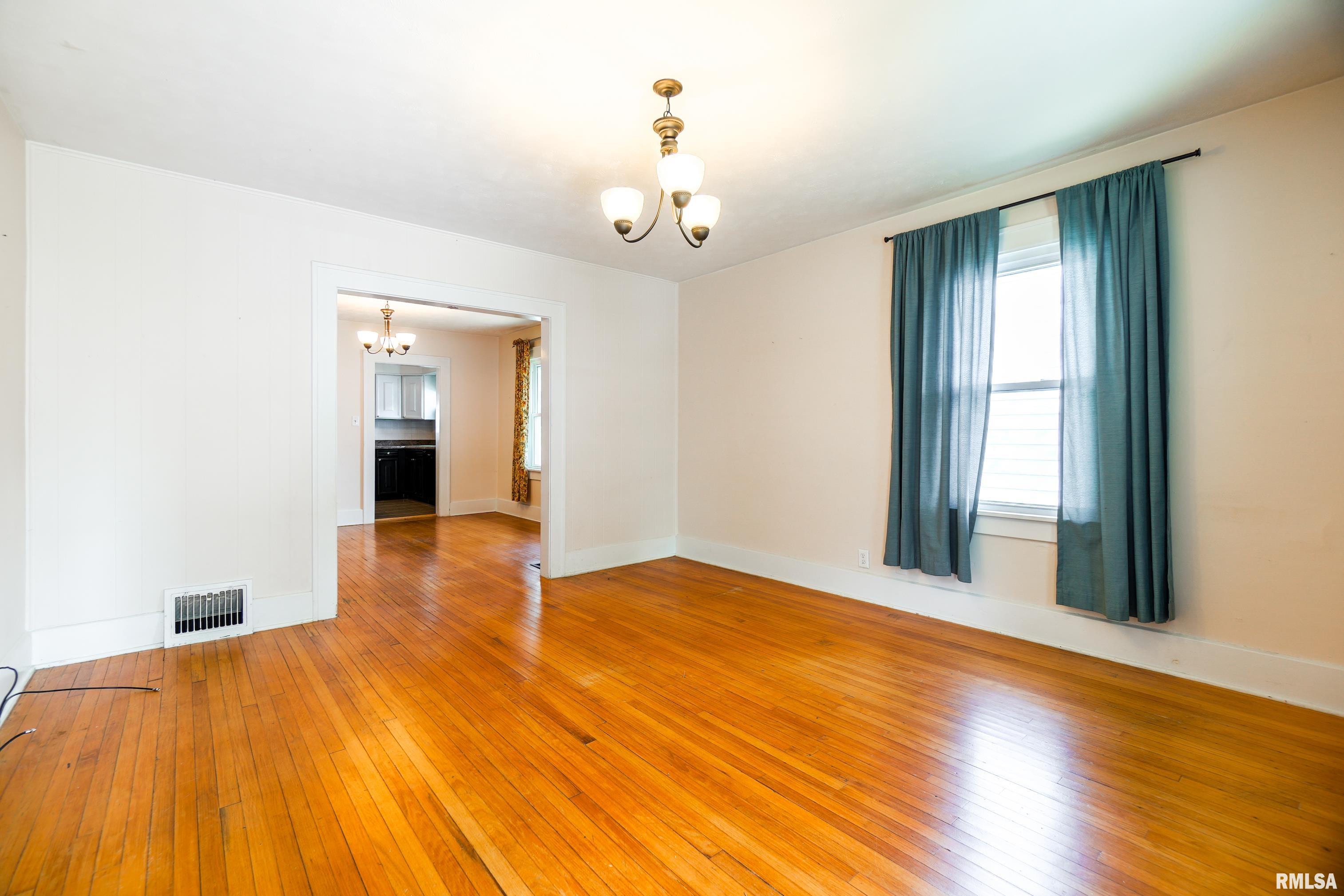 2013 South Pasfield Street Springfield, IL 62704 - Photo 8 of 39